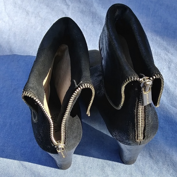 Michael Kors distressed heeled booties - Picture 2 of 8